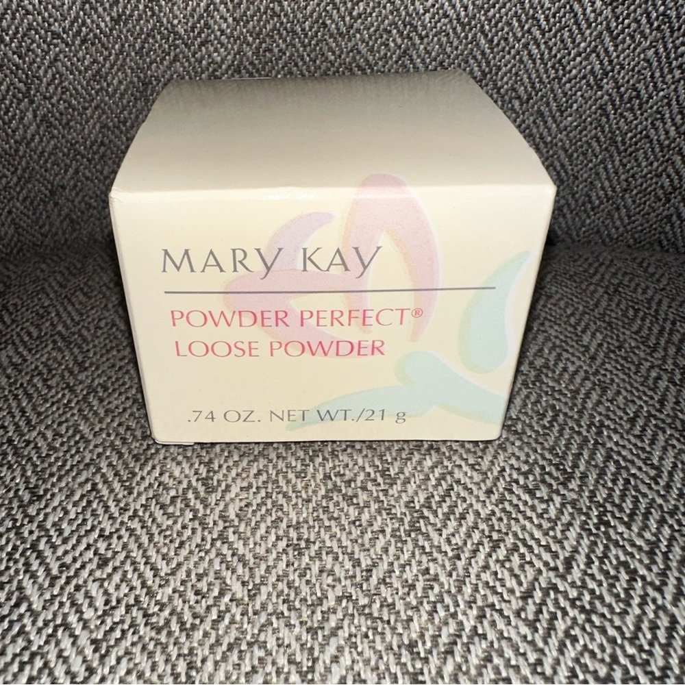 Mary Kay Ivory Loose Powder, shade 6247 RARE HTF NEW IN BOX